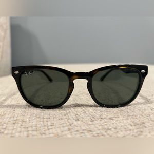 RayBan Polarized Women’s Wayfarers.  Good condition, minor scratches on lenses.